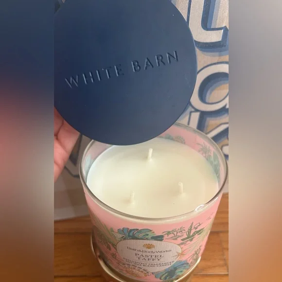 BATH BODY WORKS Pastel Taffy 3-Wick Candle NWT - Picture 3 of 4